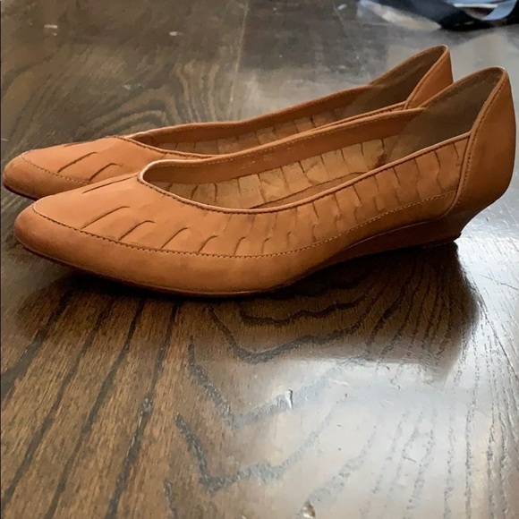 Sutton Plaza Hand made in Brazil leather tan wedge - Picture 2 of 8